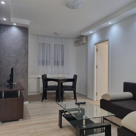 Stan Slavija Apartment Sajmiste Екстериор снимка